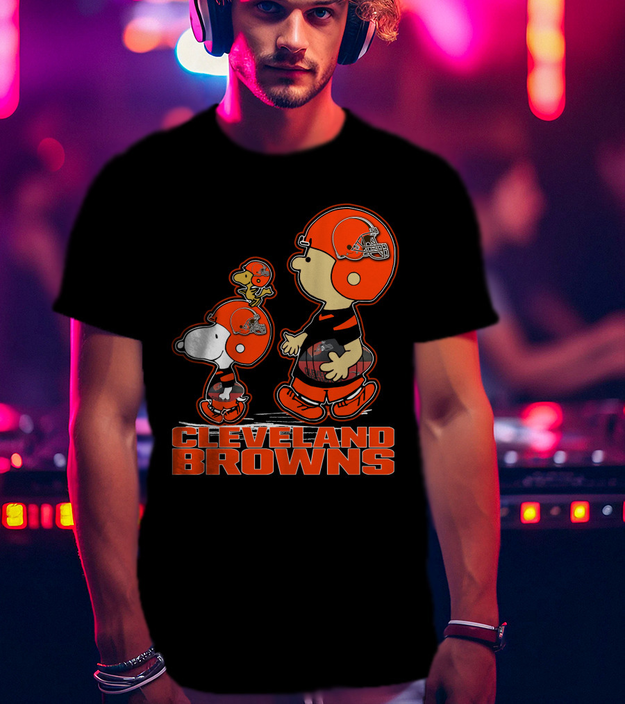 Snpfootball CLEVELAND BROWNS Peanuts Characters Football Helmets T-Shirt