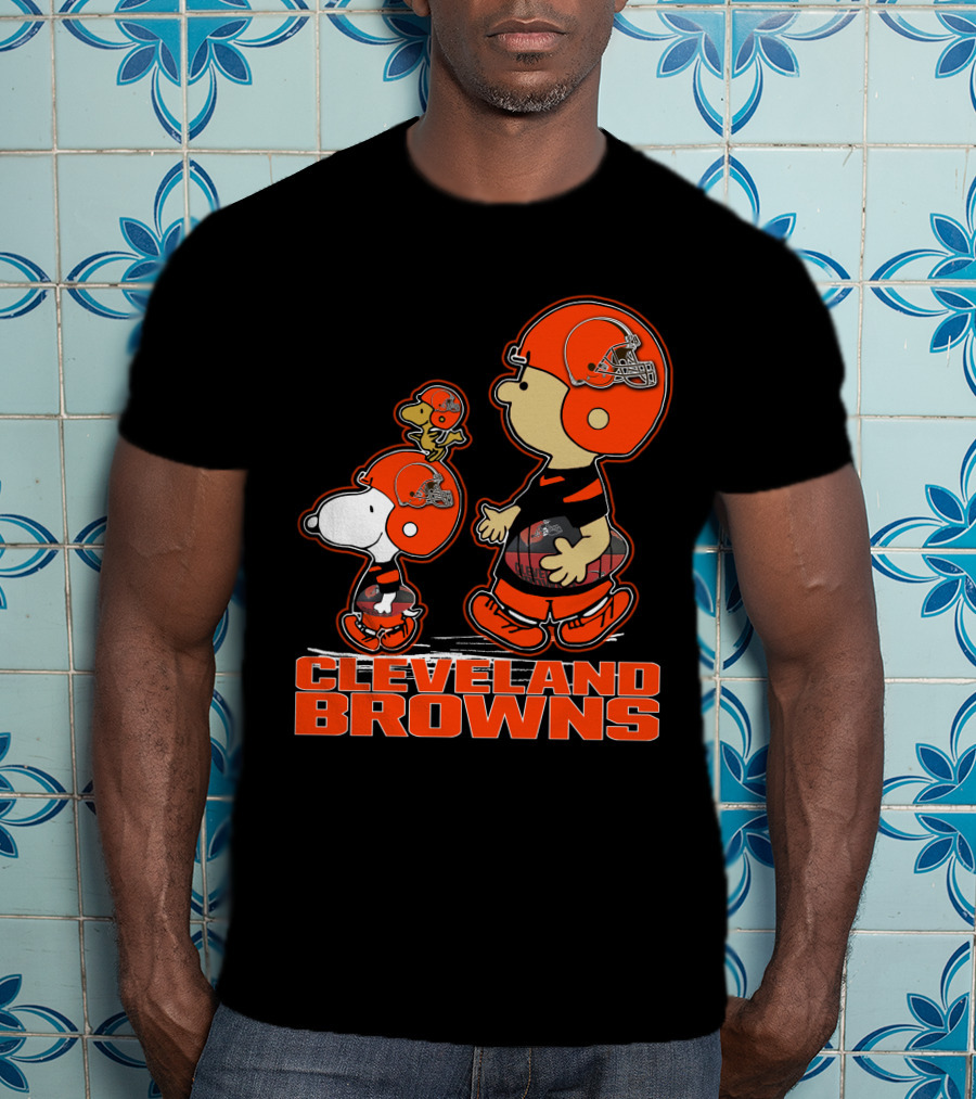 Snpfootball CLEVELAND BROWNS Peanuts Characters Football Helmets T-Shirt