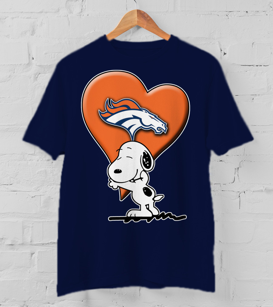 Snp V1 Denver Broncos Snoopy Hugging Heart T-Shirt