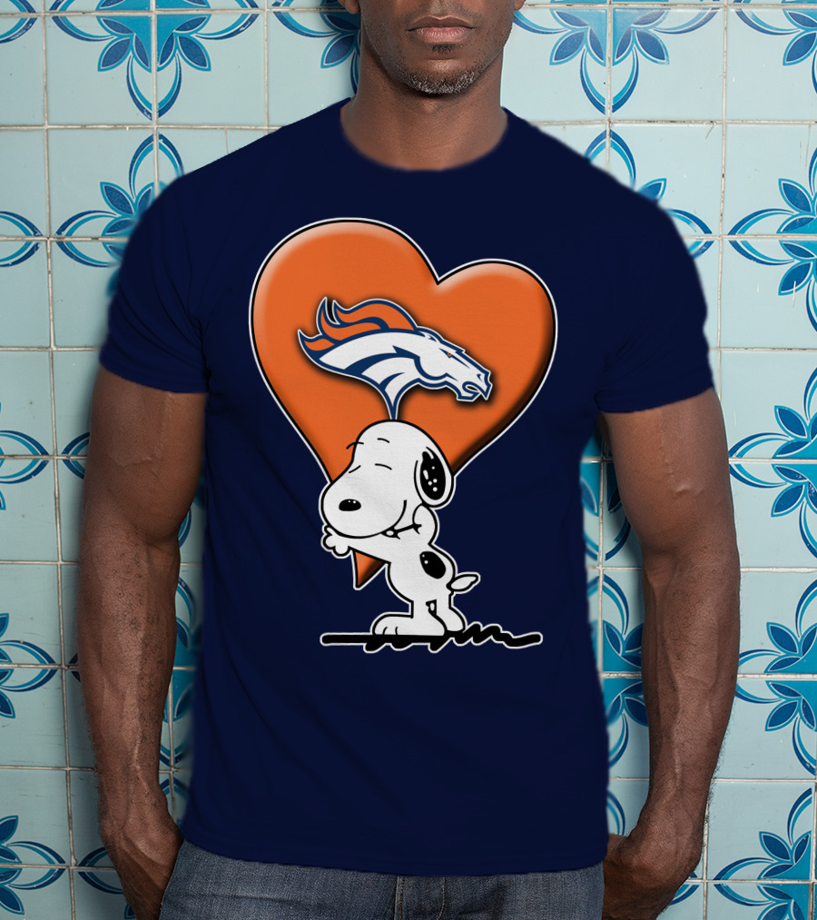 Snp V1 Denver Broncos Snoopy Hugging Heart T-Shirt