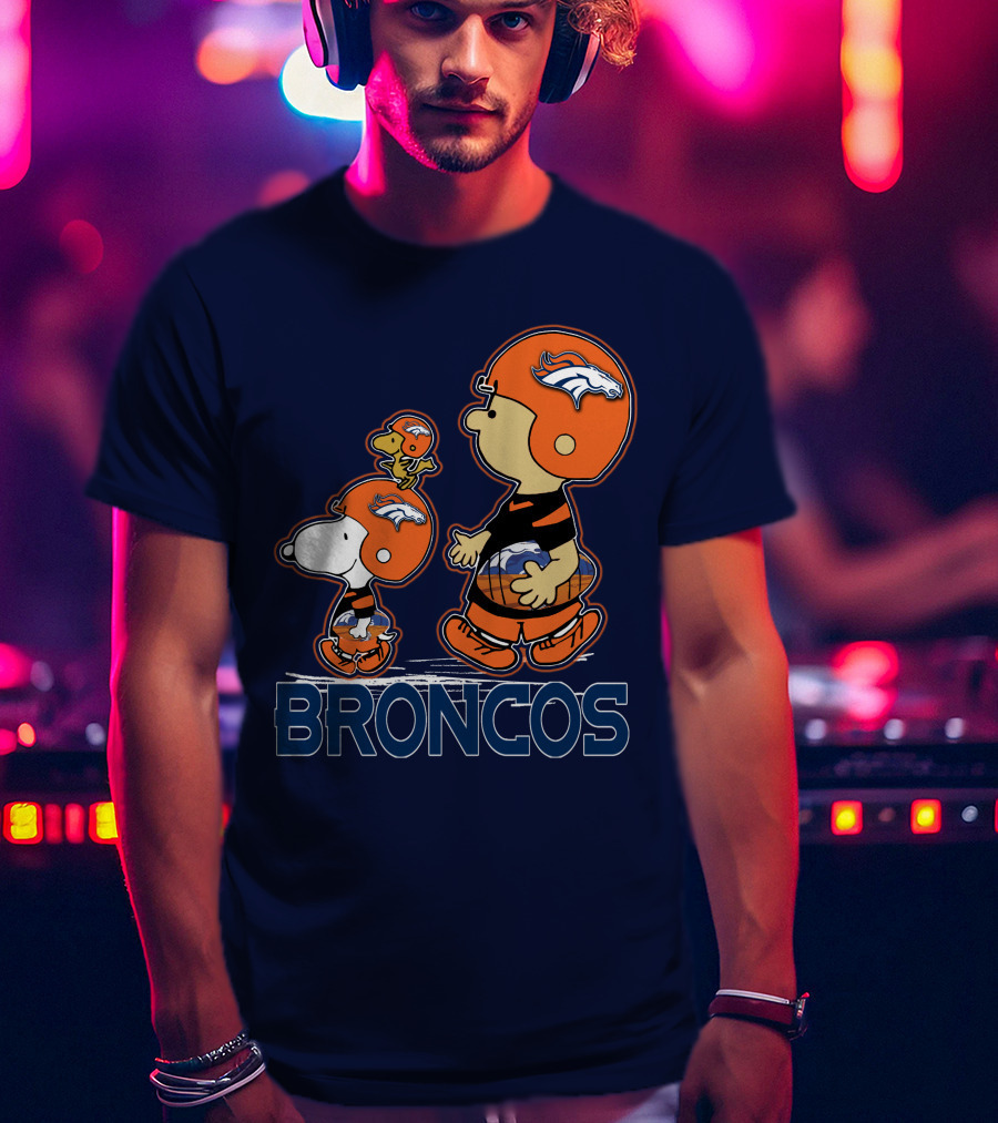 Snpfootball Denver Broncos Peanuts Characters Helmet T-Shirt