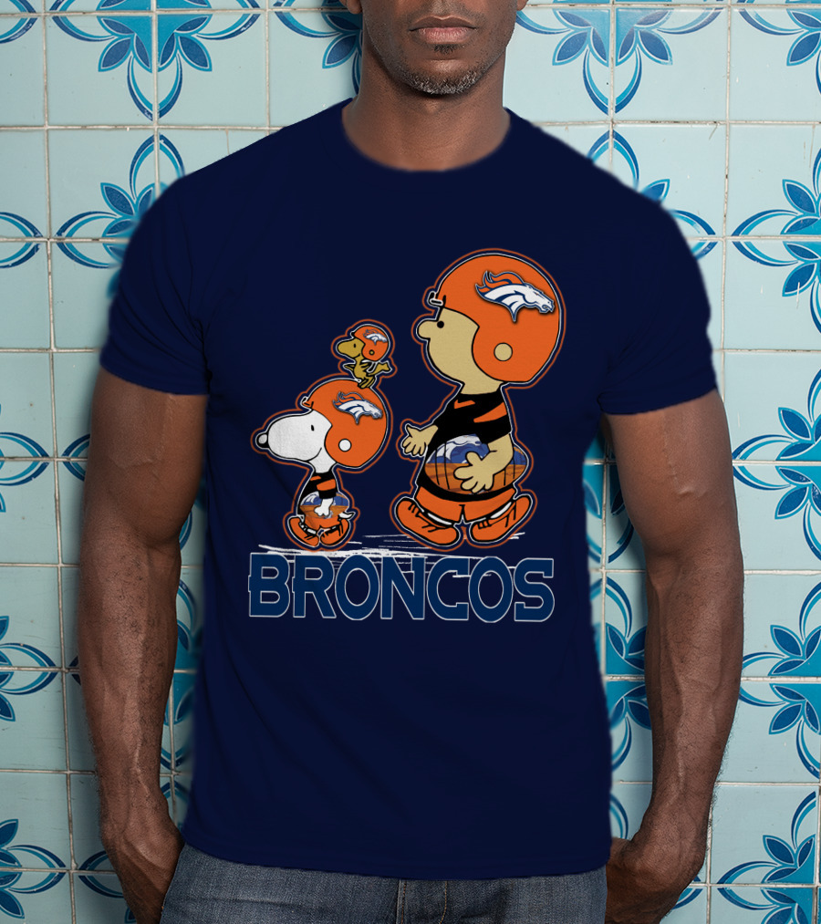 Snpfootball Denver Broncos Peanuts Characters Helmet T-Shirt