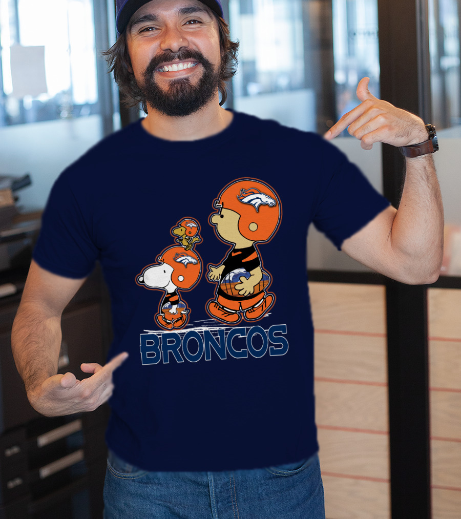 Snpfootball Denver Broncos Peanuts Characters Helmet T-Shirt