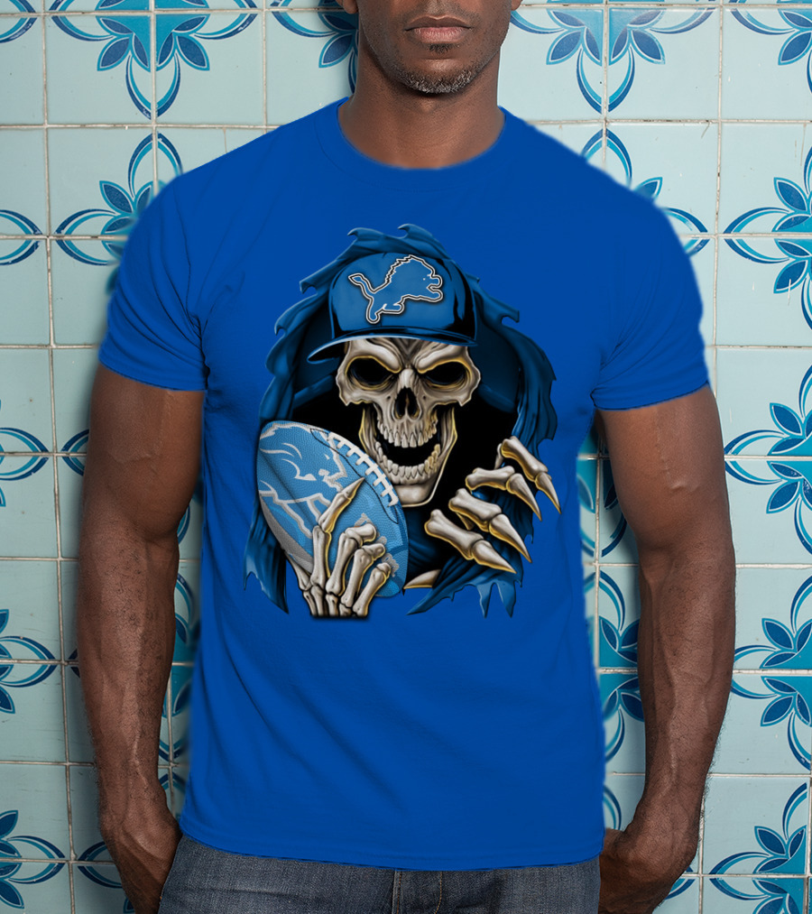 Skullbong Detroit Lions Skeleton Holding Football In Detroit Lions Cap T-Shirt