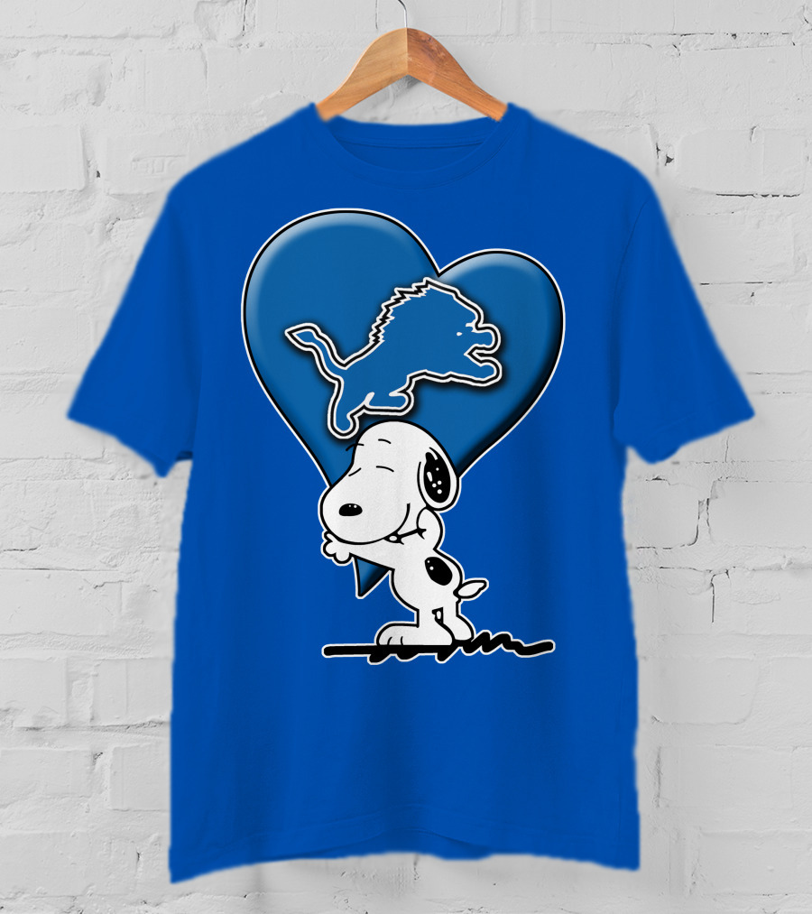 Snp DETROIT LIONS Blue Heart Snoopy Hugging Lion T-Shirt