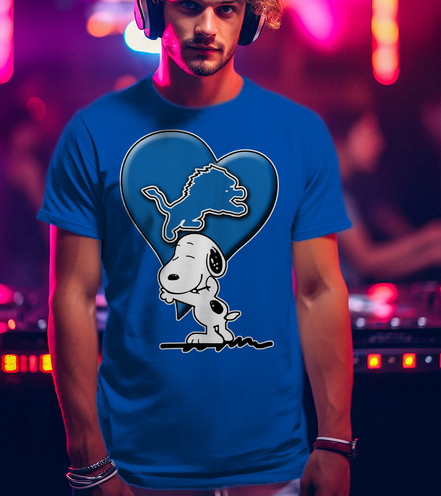 Snp DETROIT LIONS Blue Heart Snoopy Hugging Lion T-Shirt