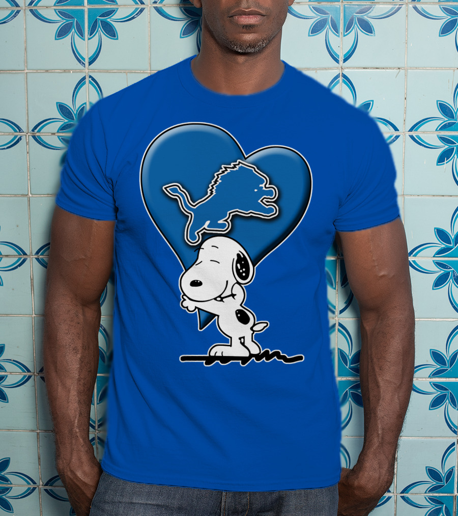 Snp DETROIT LIONS Blue Heart Snoopy Hugging Lion T-Shirt