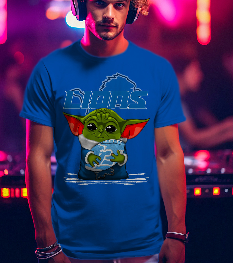 Yoda Holding Football DETROIT LIONS T-Shirt