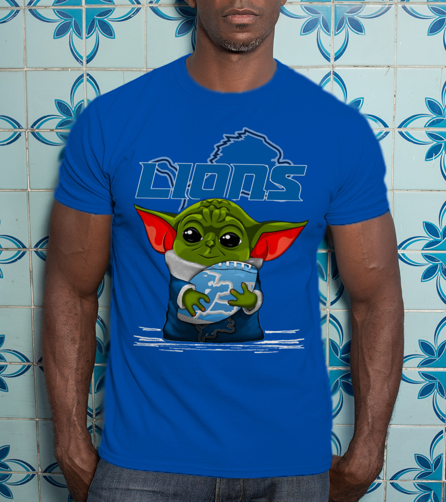 Yoda Holding Football DETROIT LIONS T-Shirt