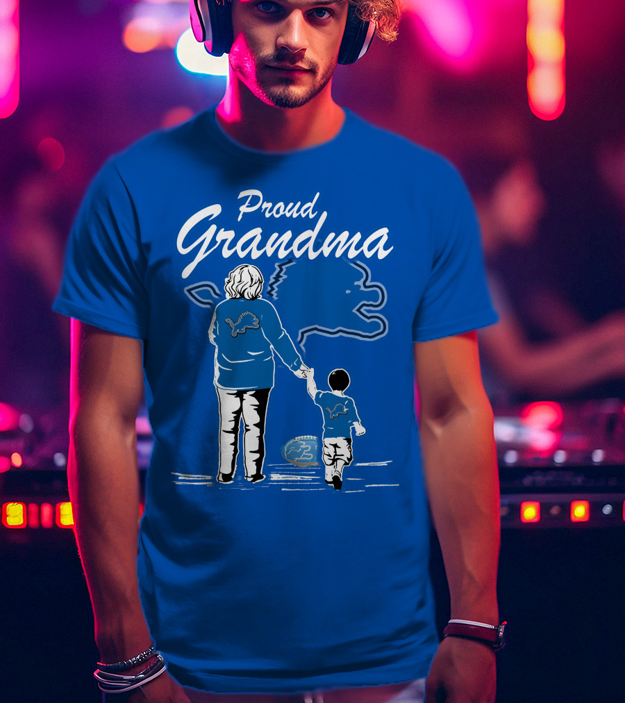 Proud Grandma Detroit Lions Fan With Child And Football With Lion T-Shirt