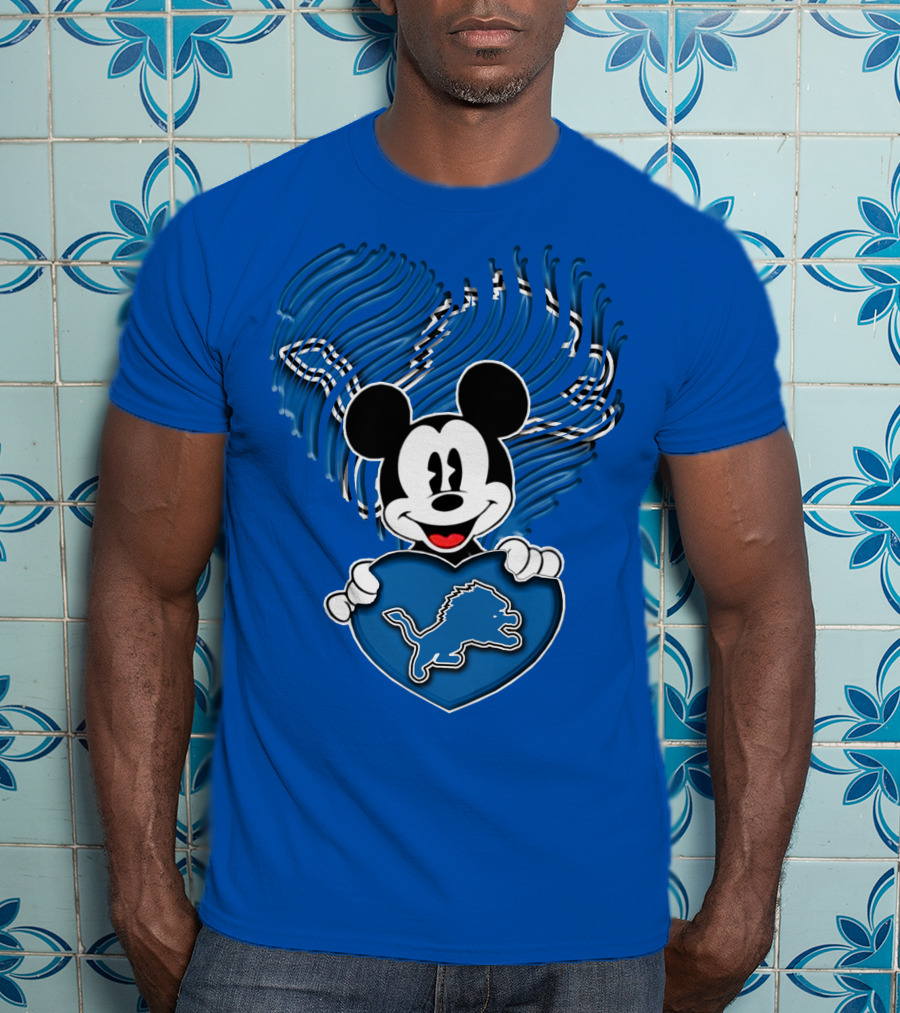 Mick Holding Heart Detroit Lions T-Shirt