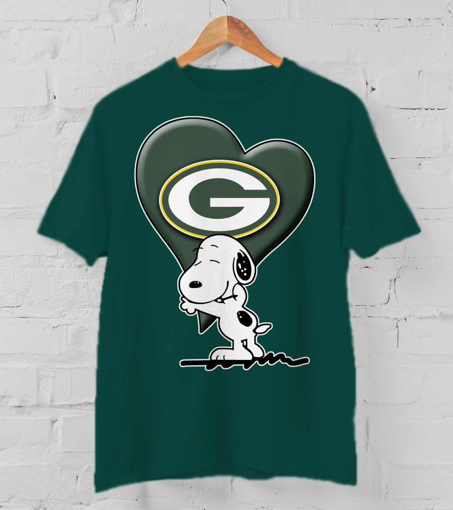 Snoopy Hugging Heart With Green Bay Packers T-Shirt
