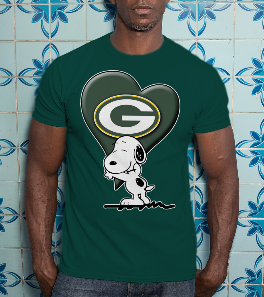 Snoopy Hugging Heart With Green Bay Packers T-Shirt