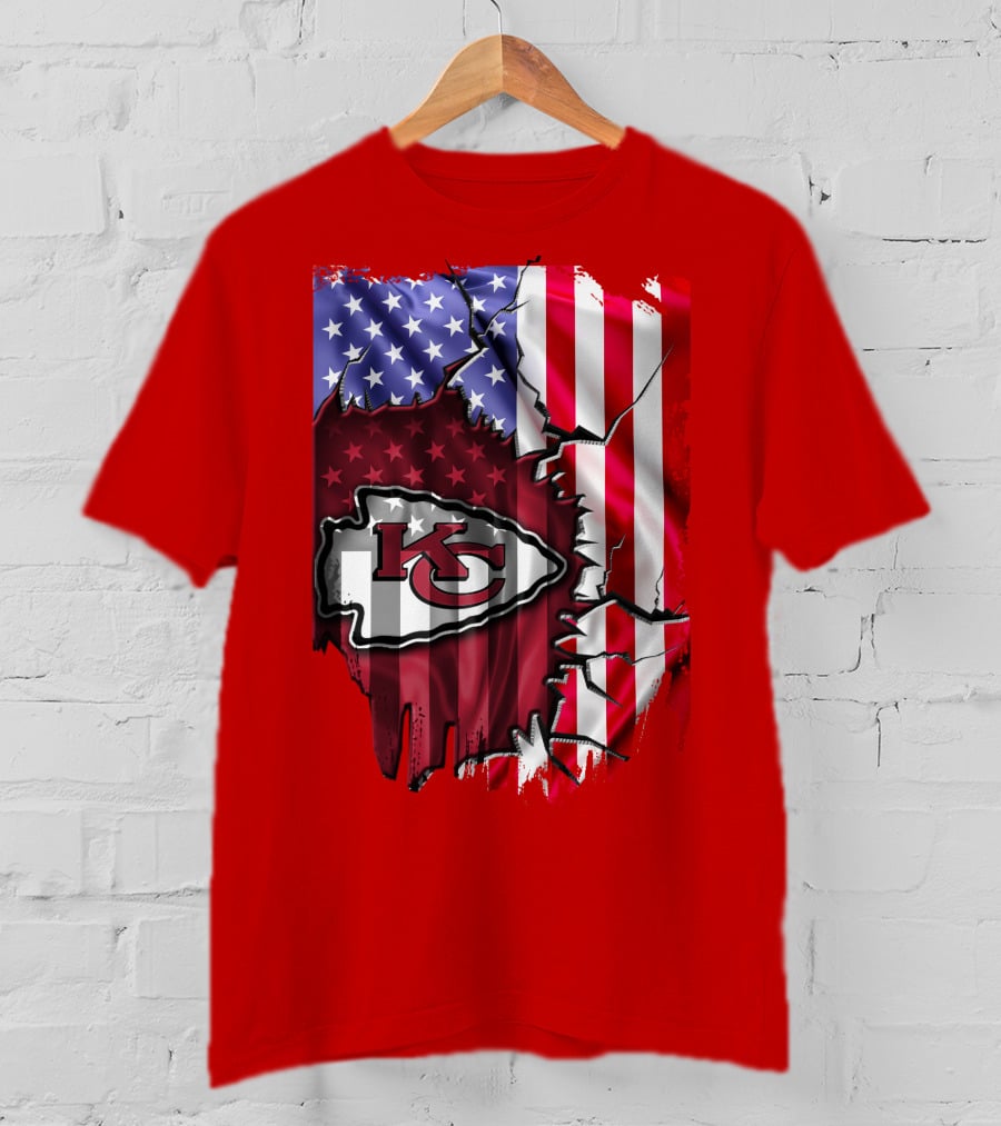 Kansas City Chiefs Logo With American Flag Background T-Shirt