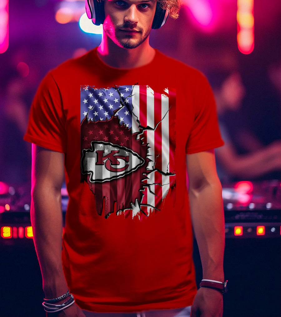 Kansas City Chiefs Logo With American Flag Background T-Shirt