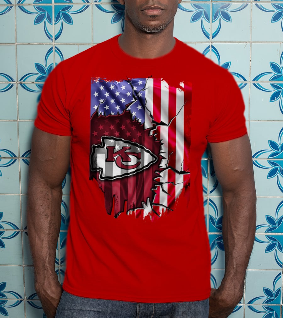 Kansas City Chiefs Logo With American Flag Background T-Shirt