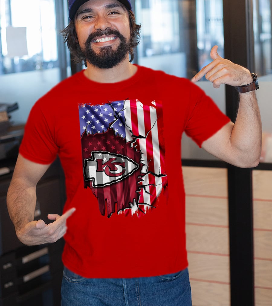 Kansas City Chiefs Logo With American Flag Background T-Shirt