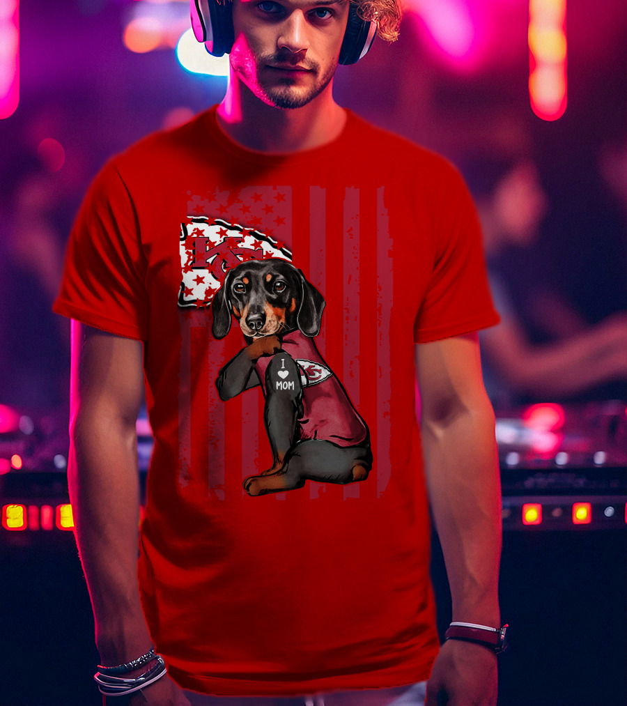 Dachshund I Love Mom Kansas City Chiefs Fan Flag T-Shirt