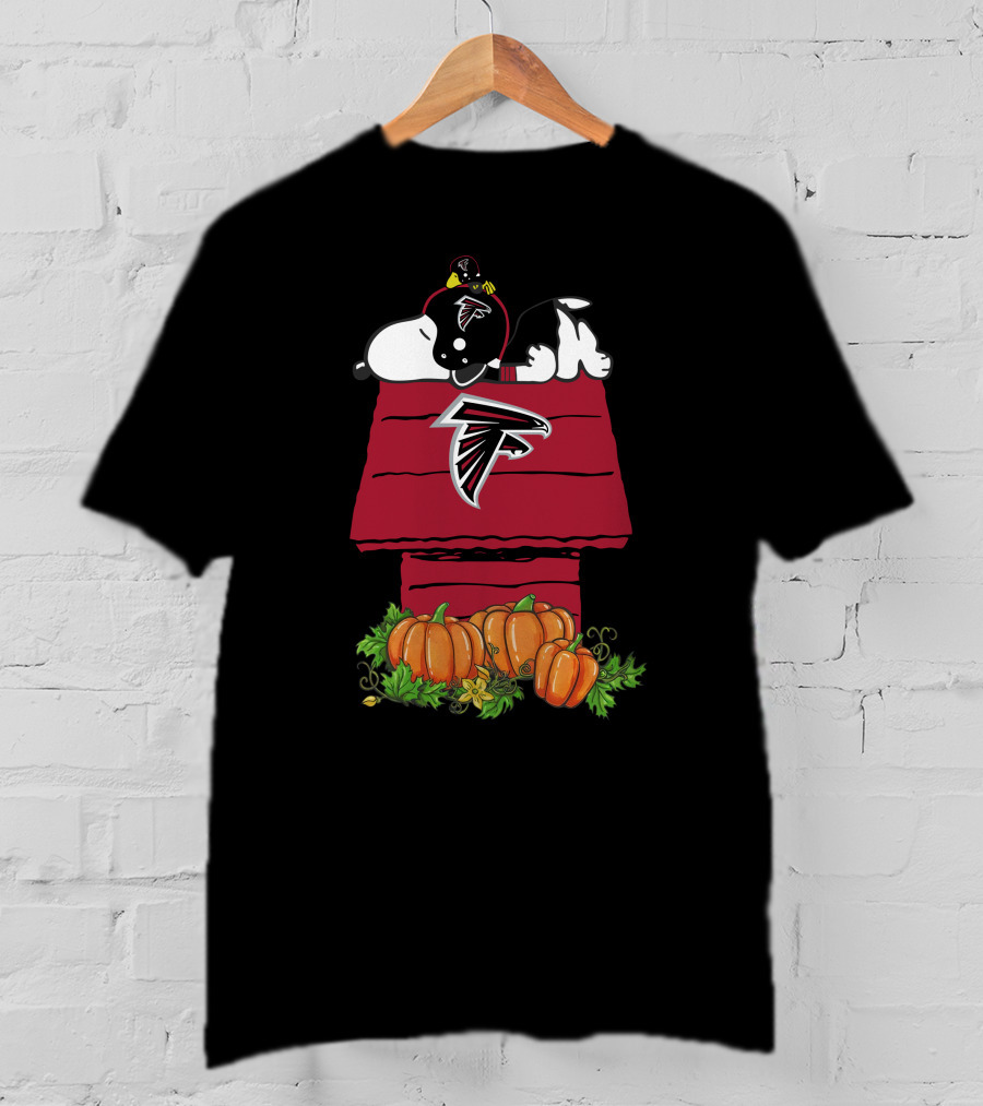 Atlanta Falcons Snoopy Doghouse With Pumpkins T-Shirt