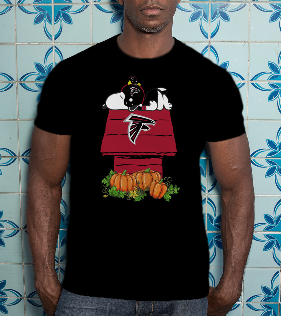 Atlanta Falcons Snoopy Doghouse With Pumpkins T-Shirt