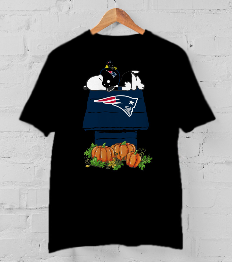 New England Patriots Snoopy Doghouse Pumpkins T-Shirt