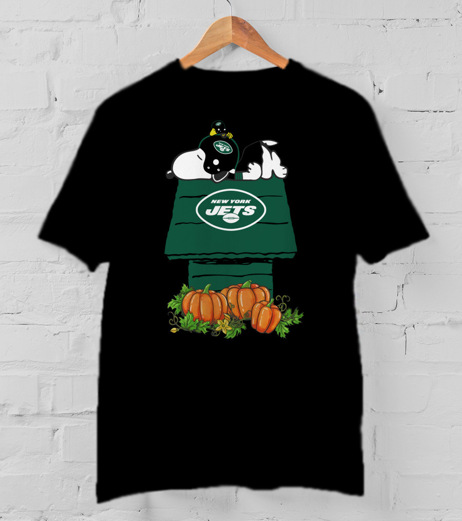 New York Jets Snoopy Resting On Pumpkin Doghouse T-Shirt
