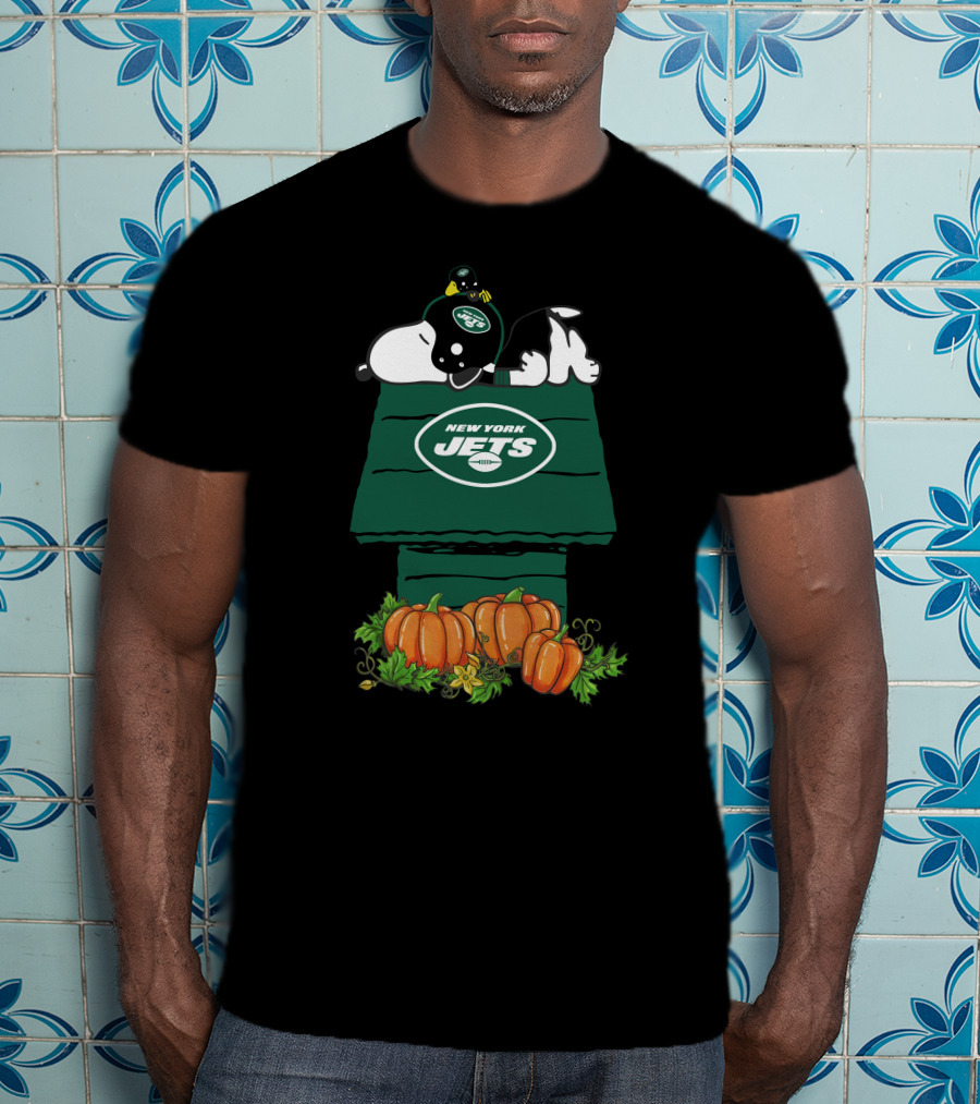New York Jets Snoopy Resting On Pumpkin Doghouse T-Shirt