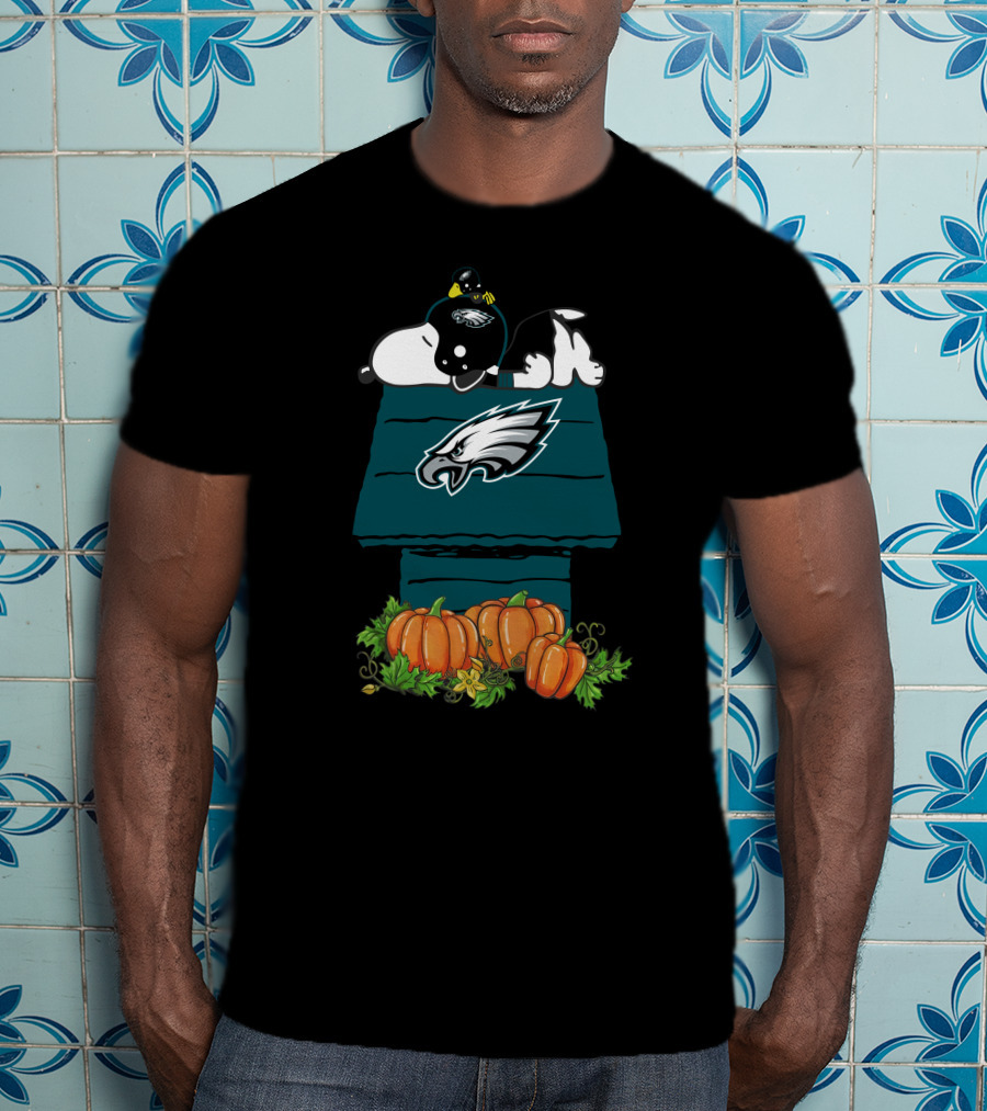 Philadelphia Eagles Snoopy Pumpkin Doghouse T-Shirt