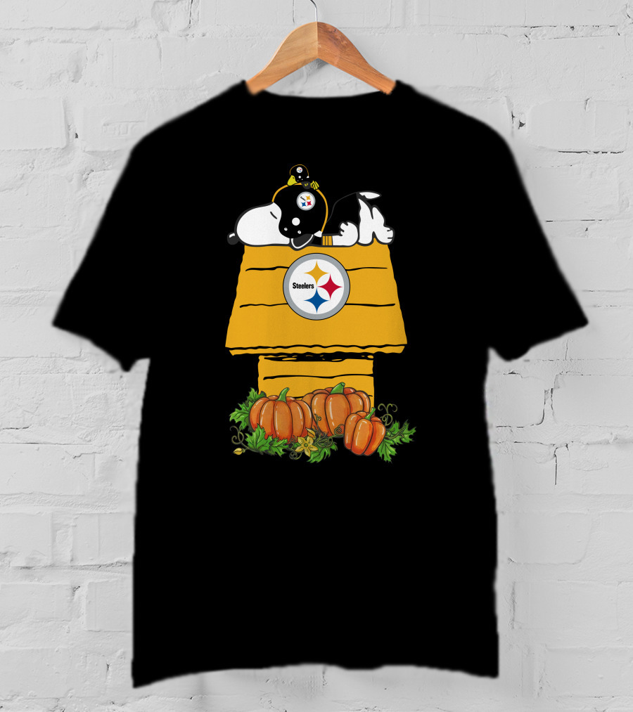 Pittsburgh Steelers Snoopy Doghouse With Pumpkins T-Shirt