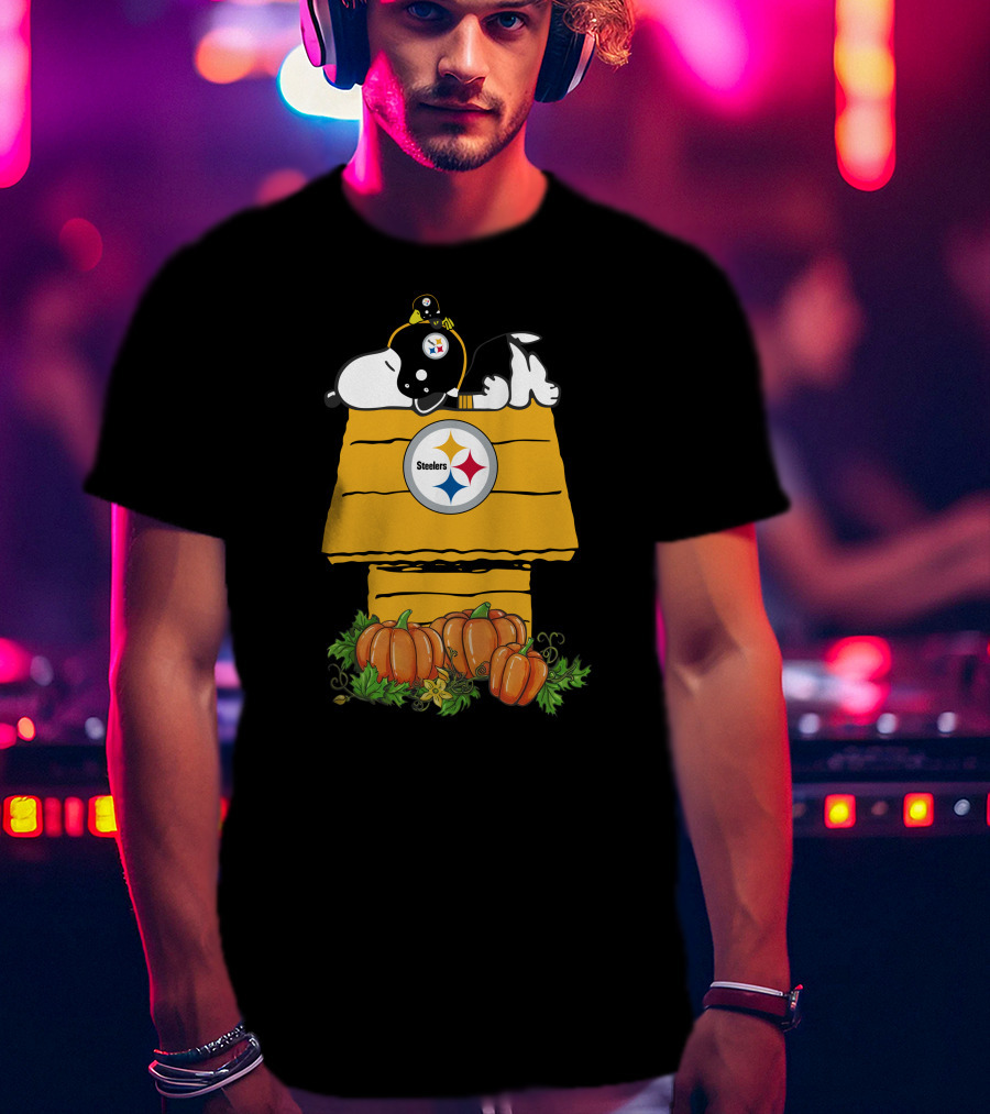 Pittsburgh Steelers Snoopy Doghouse With Pumpkins T-Shirt