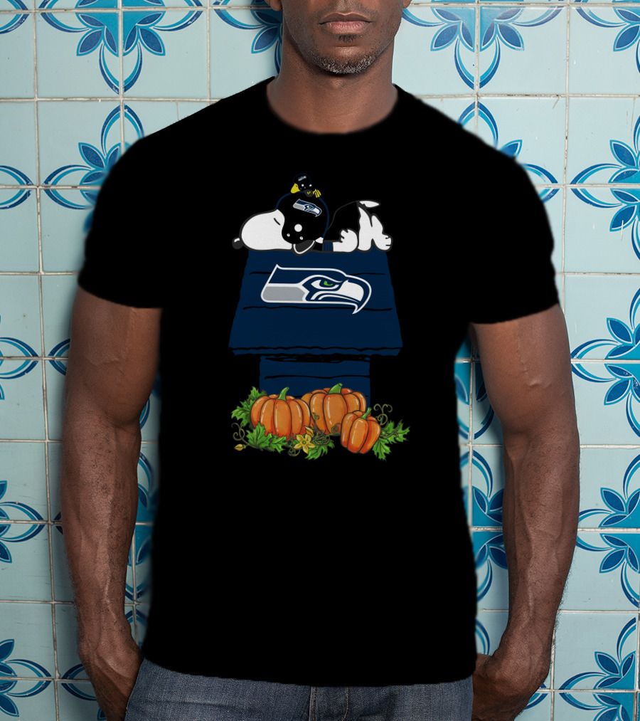 Seattle Seahawks Snoopy Doghouse Halloween Pumpkins T-Shirt
