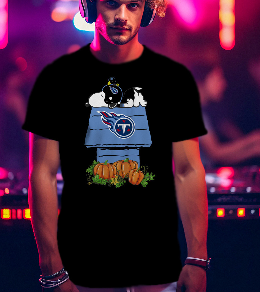 Tennessee Titans Snoopy Pumpkin Halloween Doghouse T-Shirt