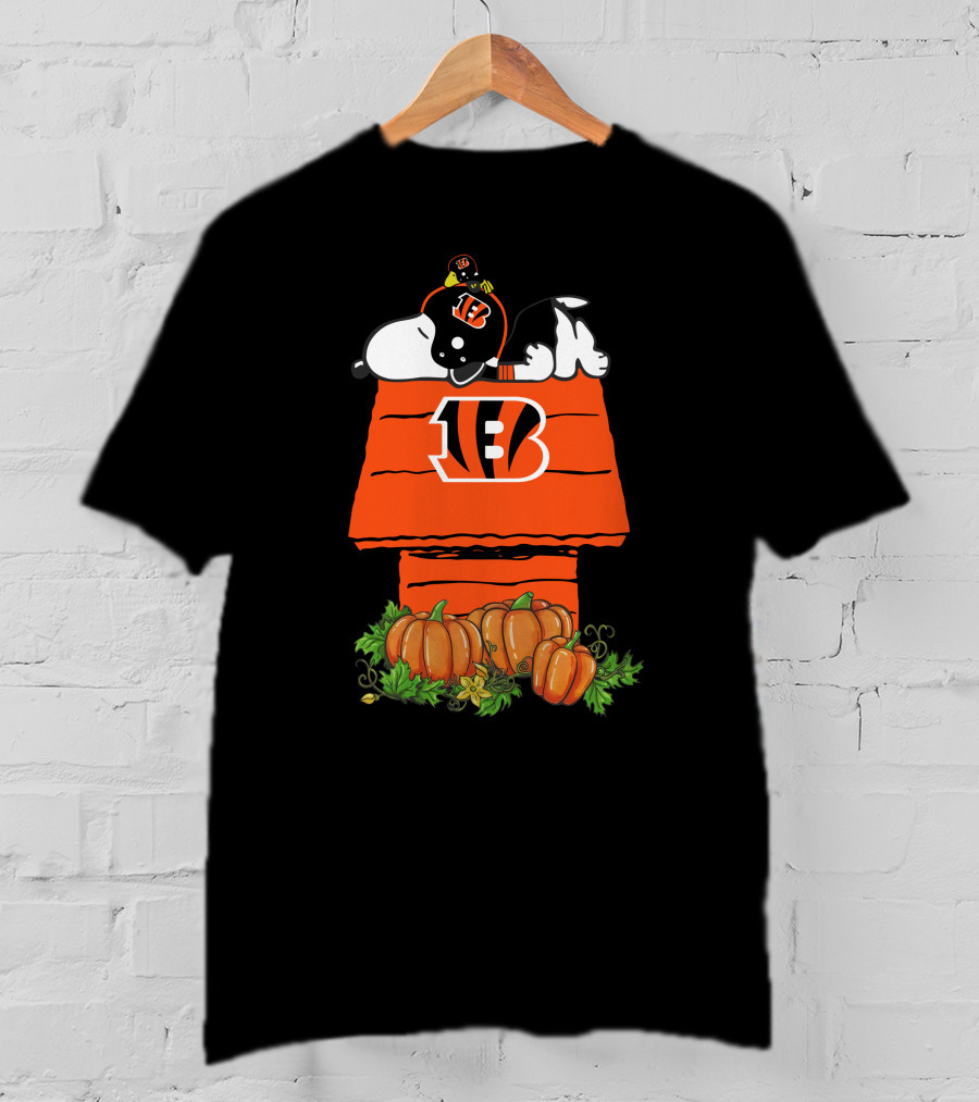 Cincinnati Bengals Snoopy Doghouse Pumpkin Halloween T-Shirt