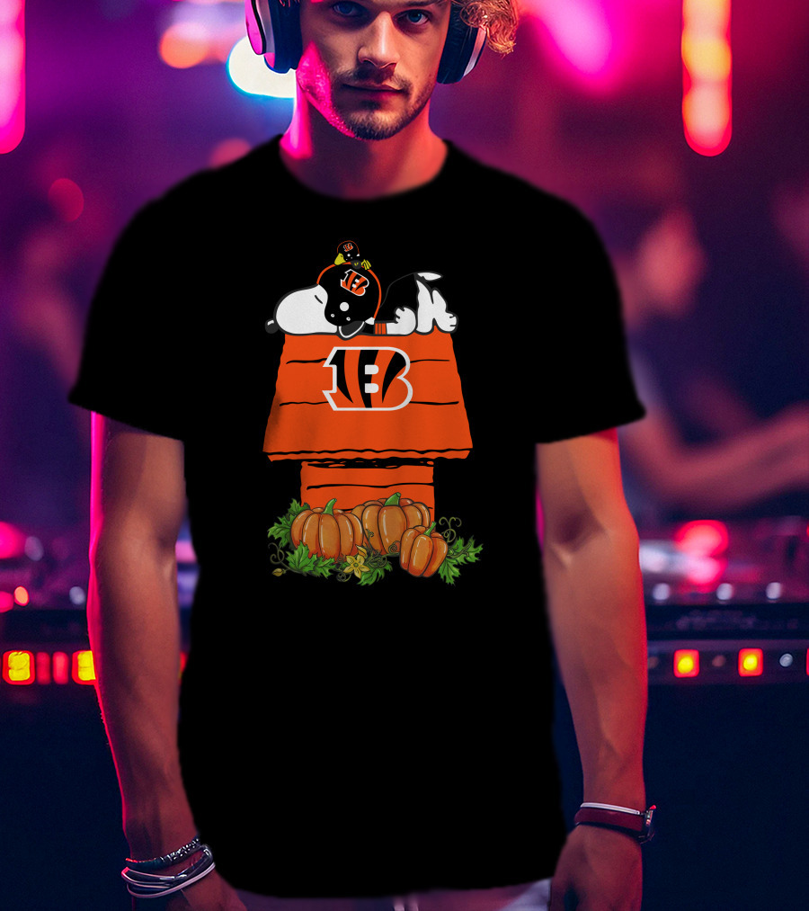 Cincinnati Bengals Snoopy Doghouse Pumpkin Halloween T-Shirt