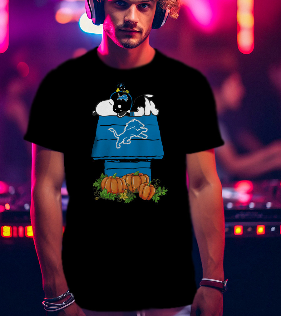 Detroit Lions Snoopy Pumpkin Halloween Peanuts Football Charlie Brown Doghouse T-Shirt