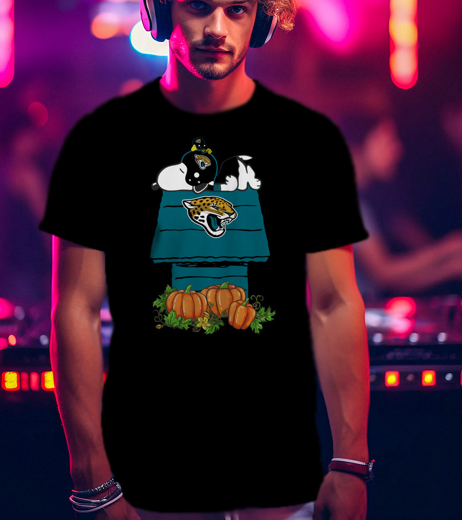 Jacksonville Jaguars Snoopy Pumpkin Halloween Peanuts NFL Football T-Shirt