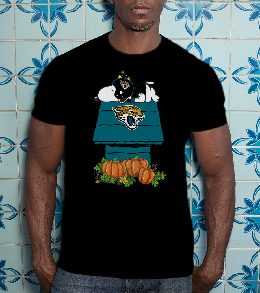 Jacksonville Jaguars Snoopy Pumpkin Halloween Peanuts NFL Football T-Shirt