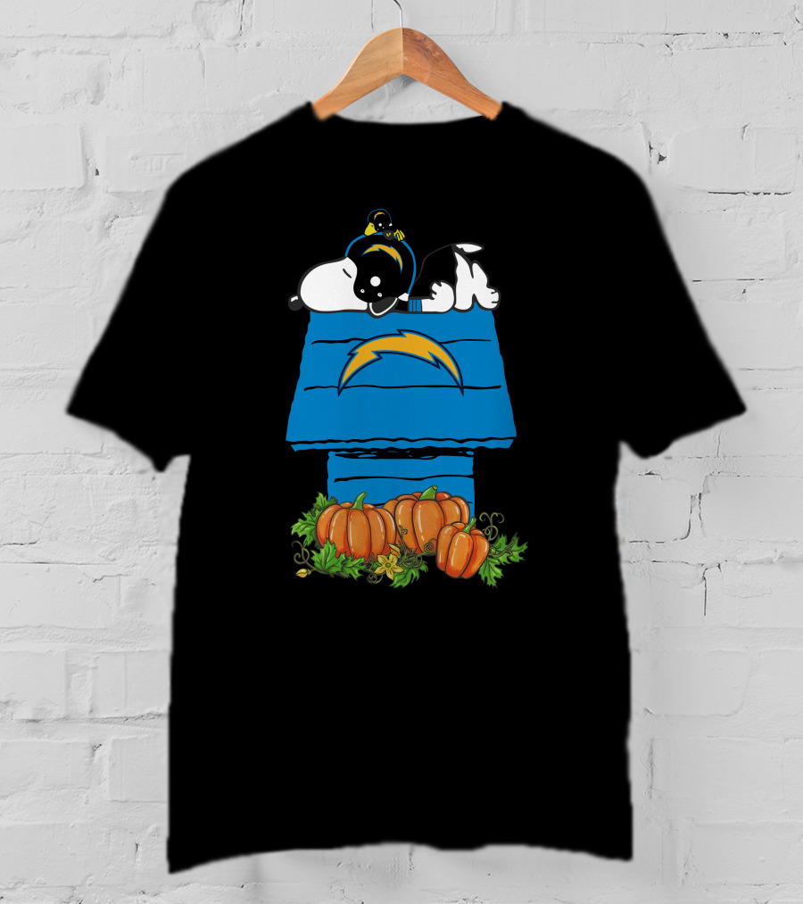 Los Angeles Chargers Snoopy Doghouse Pumpkins T-Shirt