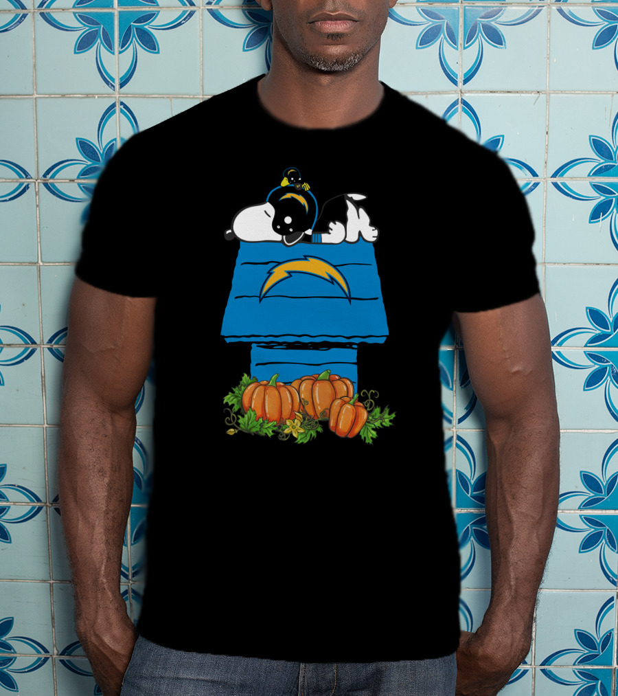 Los Angeles Chargers Snoopy Doghouse Pumpkins T-Shirt