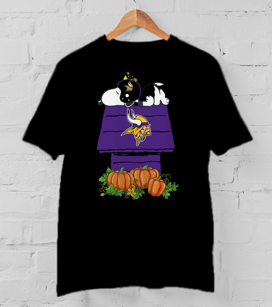 Minnesota Vikings Snoopy Doghouse Pumpkins T-Shirt