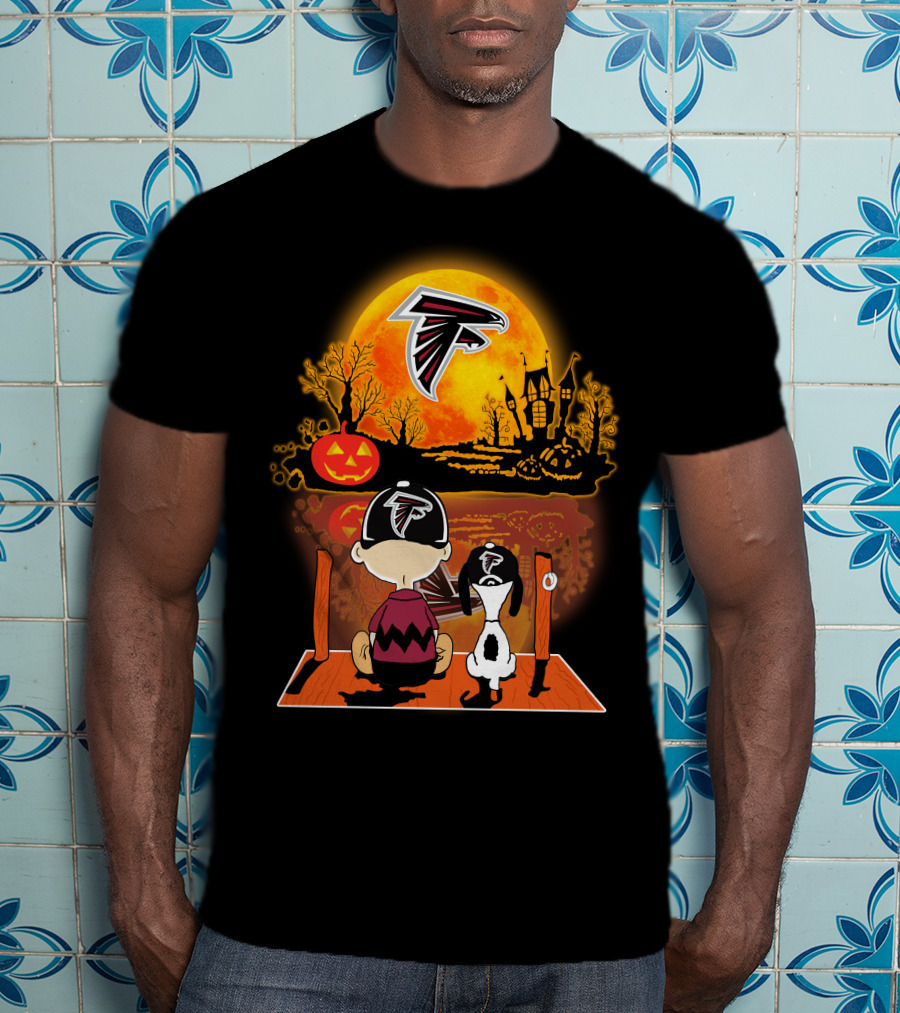 Atlanta Falcons Snoopy And Charlie Brown Halloween Pumpkin Moon Scene T-Shirt
