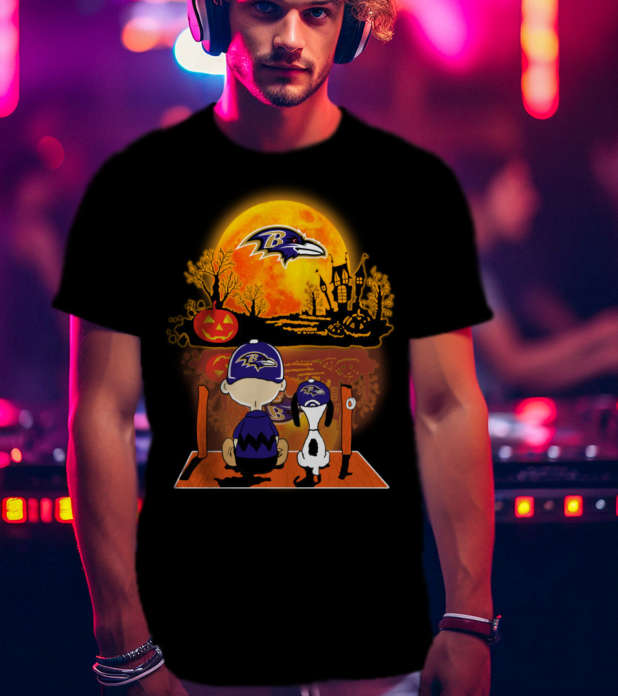 Baltimore Ravens Snoopy And Charlie Brown Halloween Moon Pumpkin Scene T-Shirt