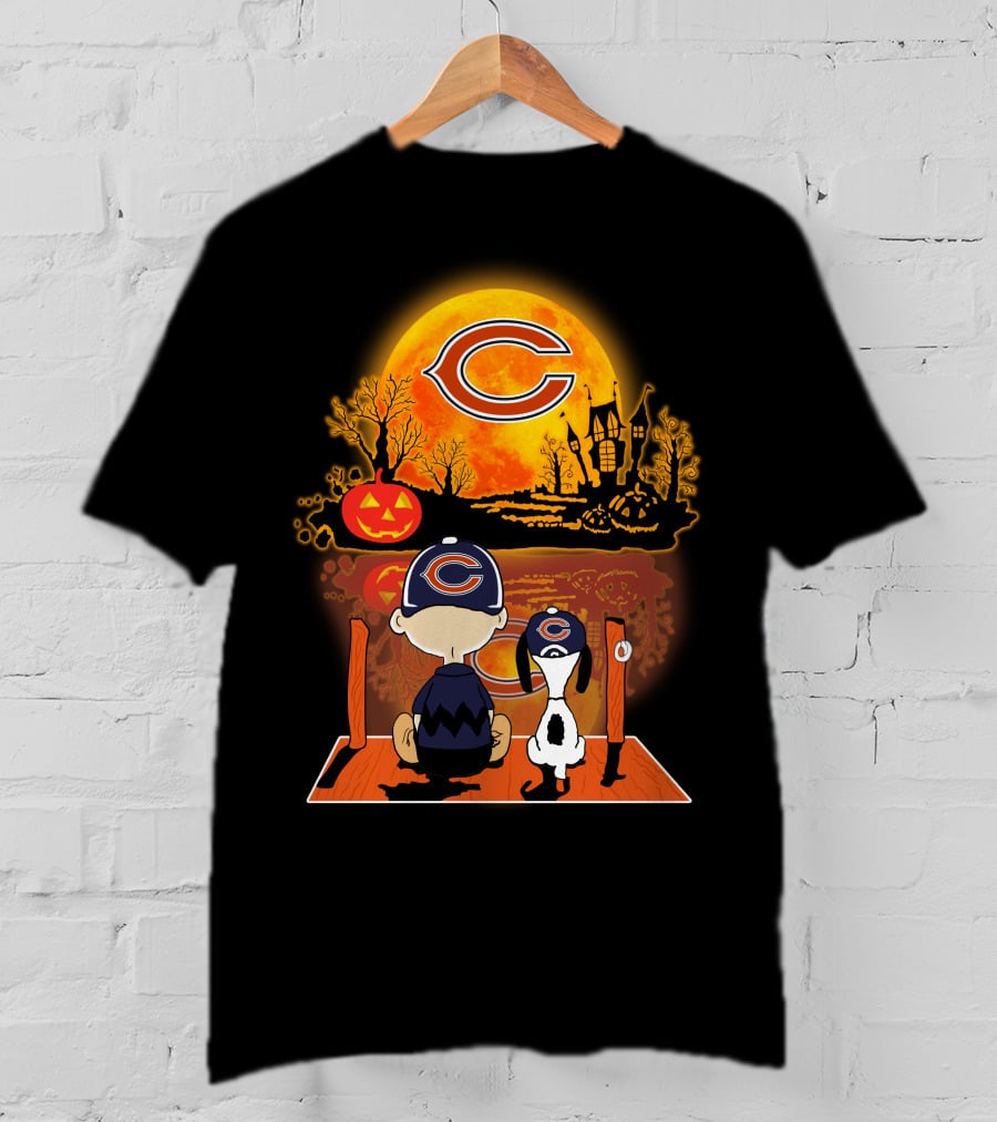 Chicago Bears Snoopy Charlie Brown Halloween Pumpkin Moon Scene T-Shirt