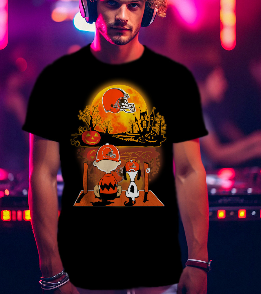 Cleveland Browns Halloween Snoopy Charlie Brown Pumpkin Moon Scene T-Shirt