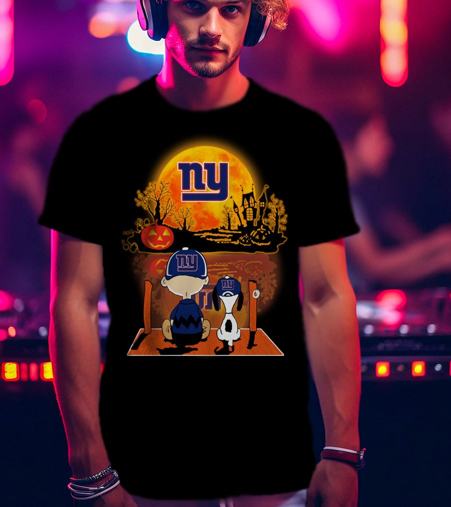 New York Giants Snoopy And Charlie Brown Halloween Pumpkin Scene T-Shirt