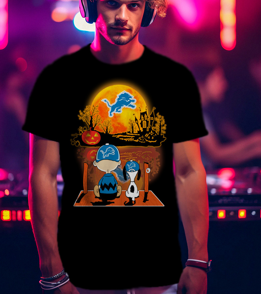 Detroit Lions Snoopy Charlie Brown Halloween Pumpkin Moon Scene T-Shirt