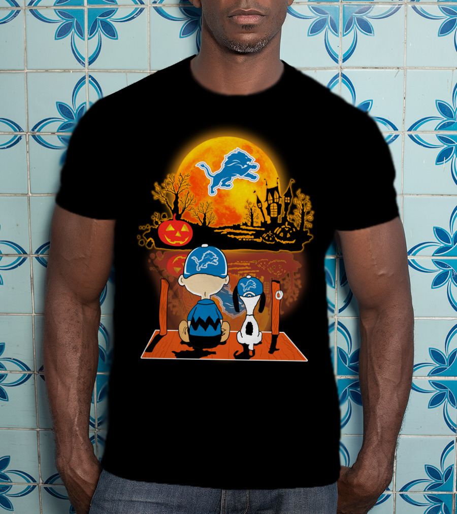 Detroit Lions Snoopy Charlie Brown Halloween Pumpkin Moon Scene T-Shirt