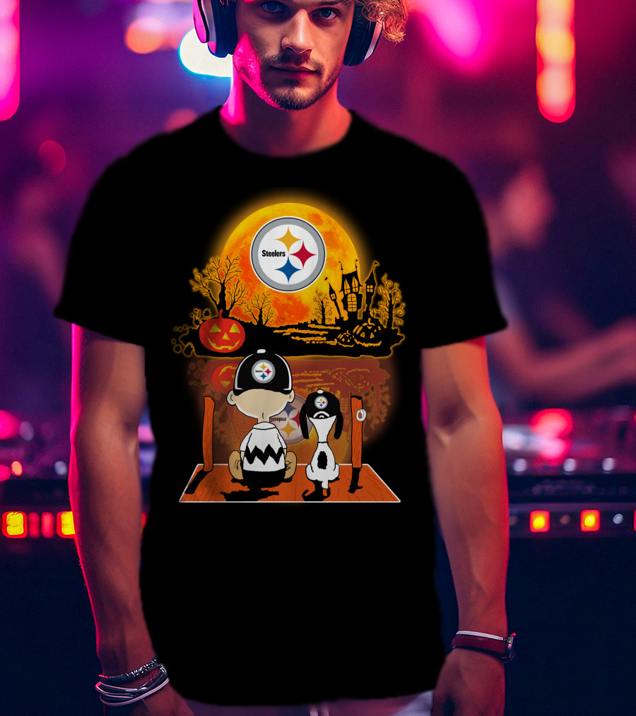 Pittsburgh Steelers Snoopy Charlie Brown Halloween Pumpkin Moon House T-Shirt