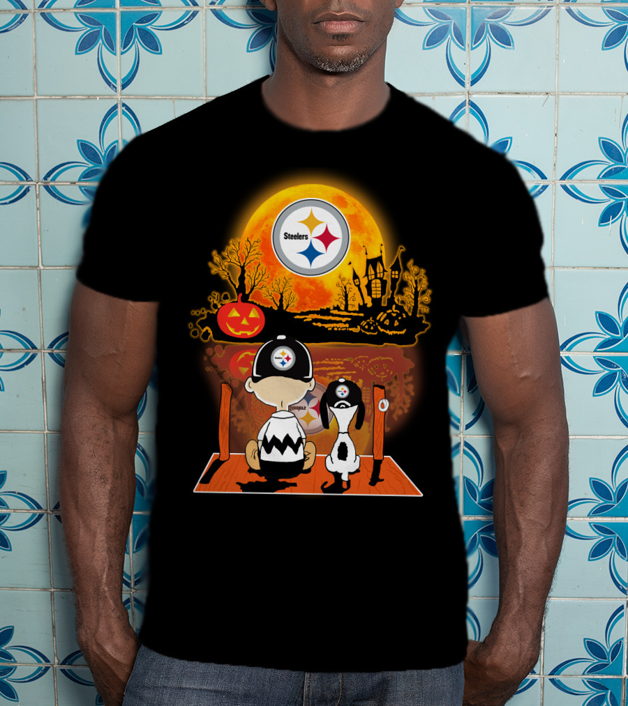 Pittsburgh Steelers Snoopy Charlie Brown Halloween Pumpkin Moon House T-Shirt