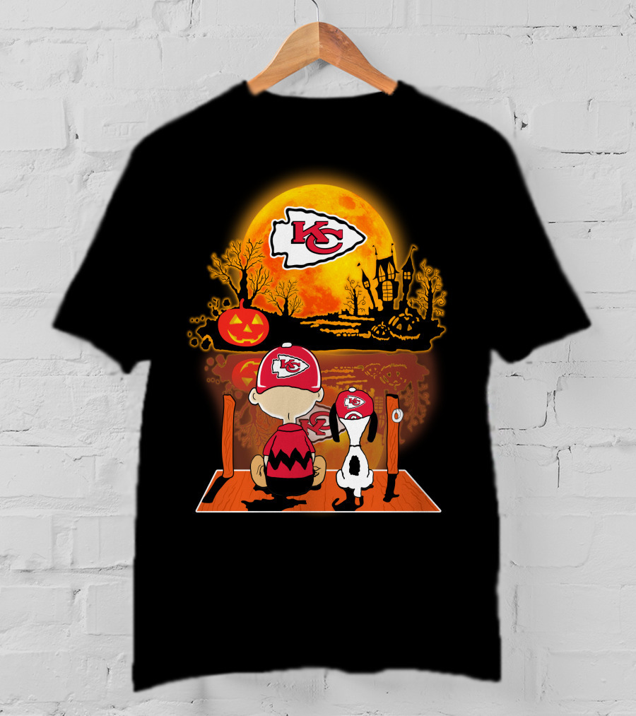 Kansas City Chiefs Snoopy And Charlie Brown Halloween Pumpkin Moon T-Shirt